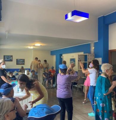 Musica e gelati a San Benigno - anziani
